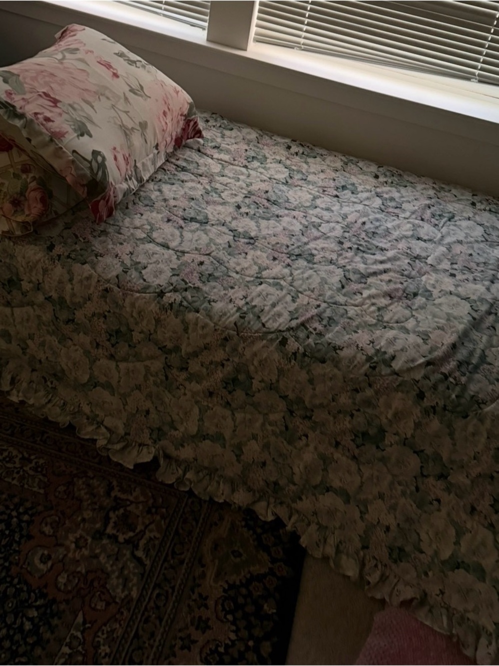 Floral Quilted Bedspread in Pink and Purple- Elegant Home Bedding-Twin size